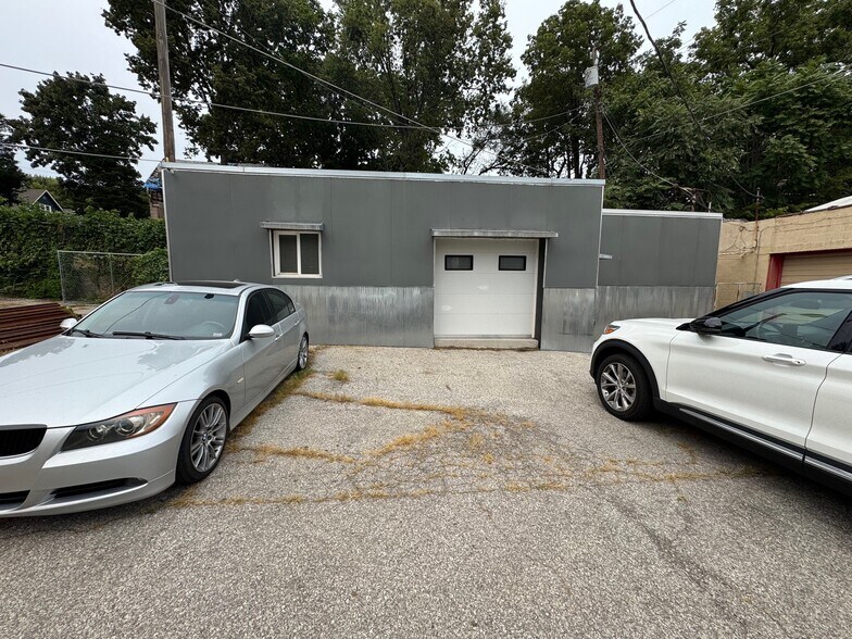 More Photos Of 4500-4508 E 27th St, Kansas City Service For Lease