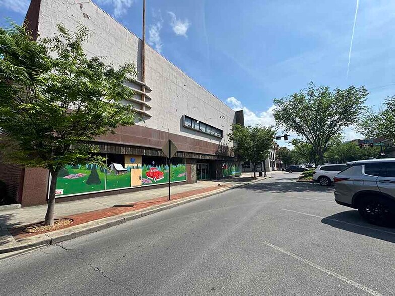 More Photos Of 301 Broad St, Kingsport Storefront For Sale