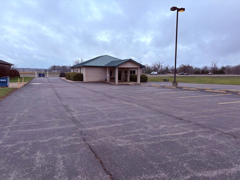 More Photos Of 404 Rushing Dr, Herrin Medical For Sale