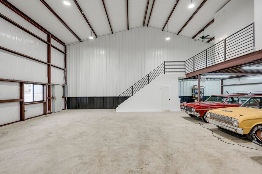 More Photos Of 15210 Fitzhugh Rd, Austin Warehouse For Lease