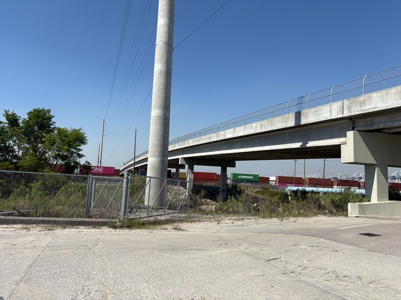 More Photos Of 17 Main St, Savannah Distribution For Lease