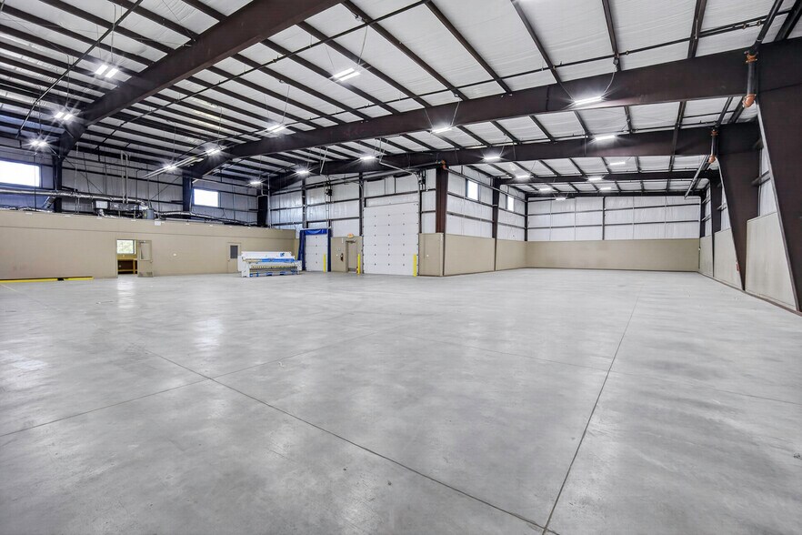 More Photos Of 2451 Van Buren St, Norman Warehouse For Lease