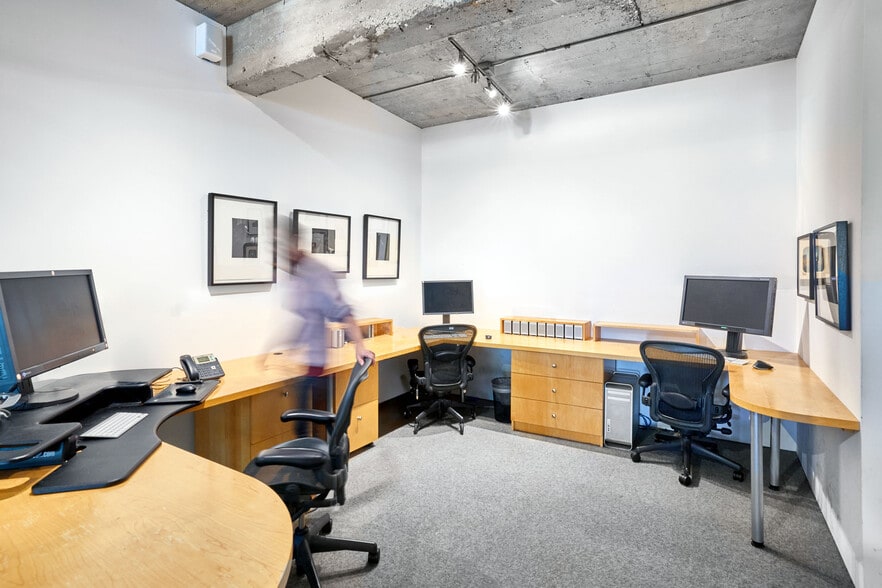 More Photos Of 2745 Locust Blvd, Saint Louis Office Residential For Lease