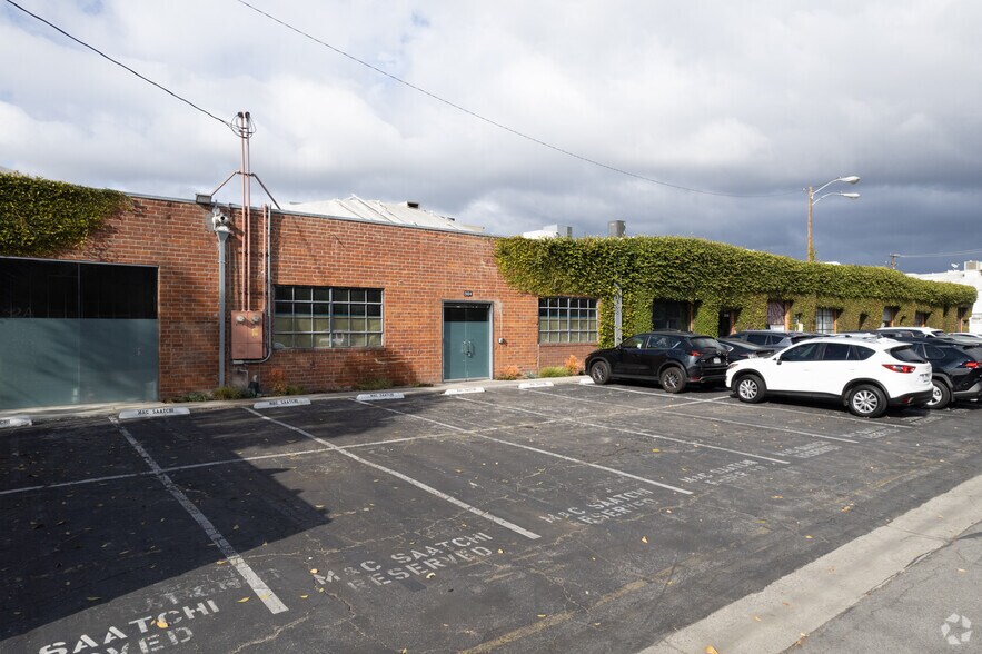 More Photos Of 2014-2058 Broadway, Santa Monica Loft Creative Space For Lease