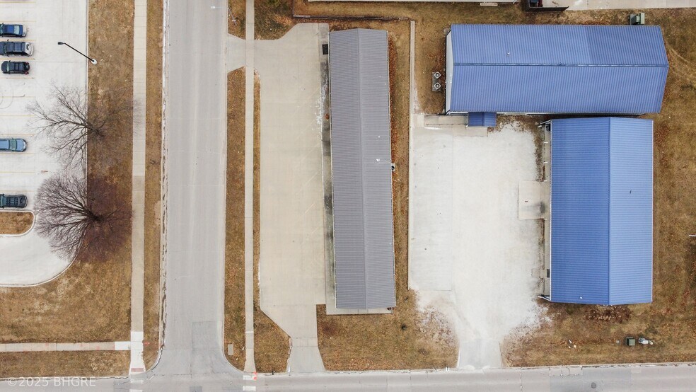 More Photos Of 202 S 9th St, Indianola Storefront For Sale