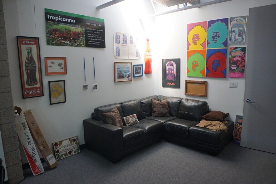 More Photos Of 15200 Mansel Ave, Lawndale Office For Lease