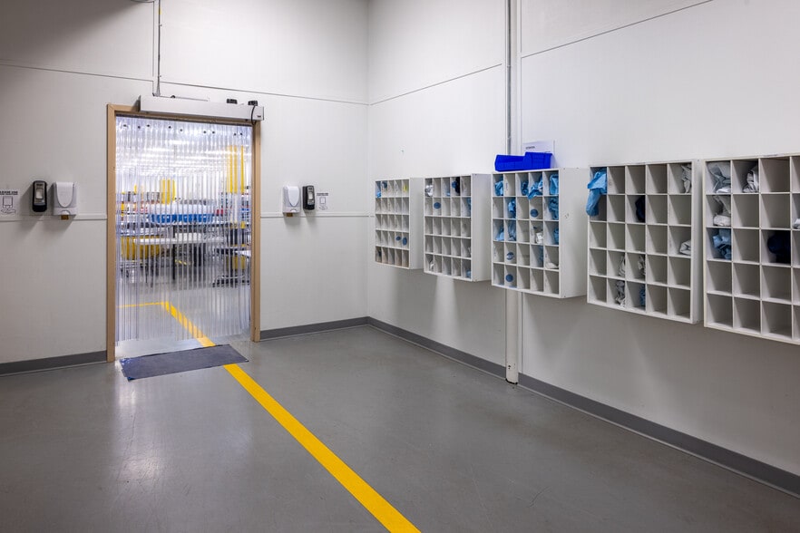 More Photos Of 172 Riverbend St, Waynesville Manufacturing For Lease