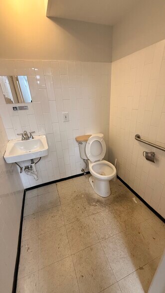 More Photos Of 1648 E 14th St, Brooklyn Medical For Lease