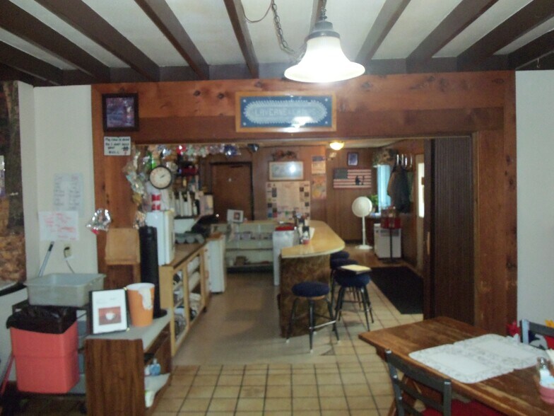 More Photos Of 314 Main St, Suring General Retail For Sale