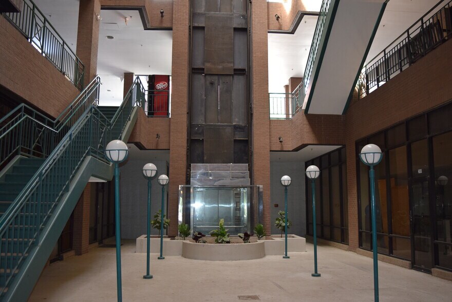 More Photos Of 2000 Powers Ferry Rd SE, Marietta Office For Sale