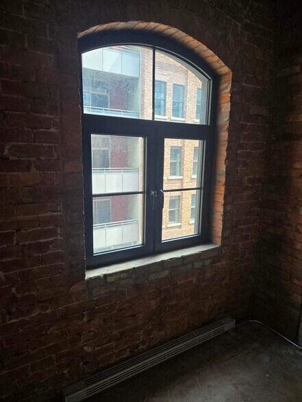 More Photos Of 160 Rue King, Montréal Office For Lease