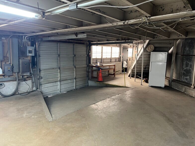 More Photos Of 636 Third Ave, Dallas Warehouse For Sale