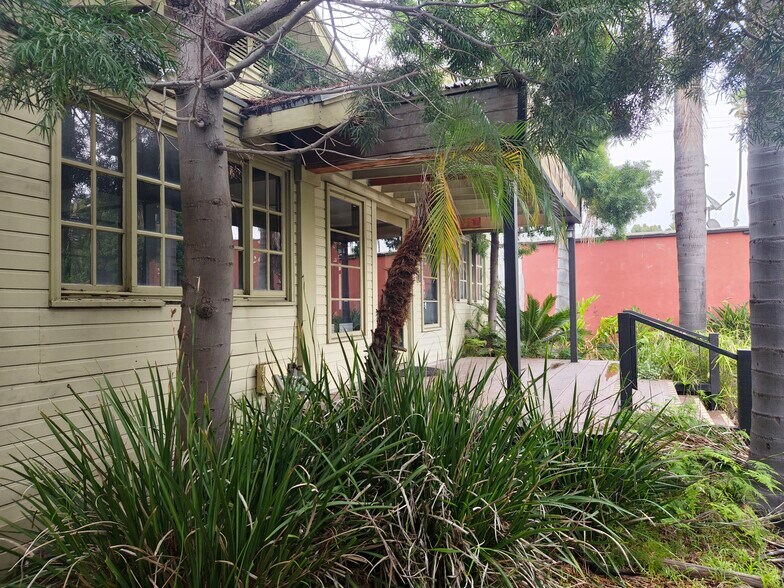 More Photos Of 3127 Santa Monica Blvd, Santa Monica Freestanding For Lease