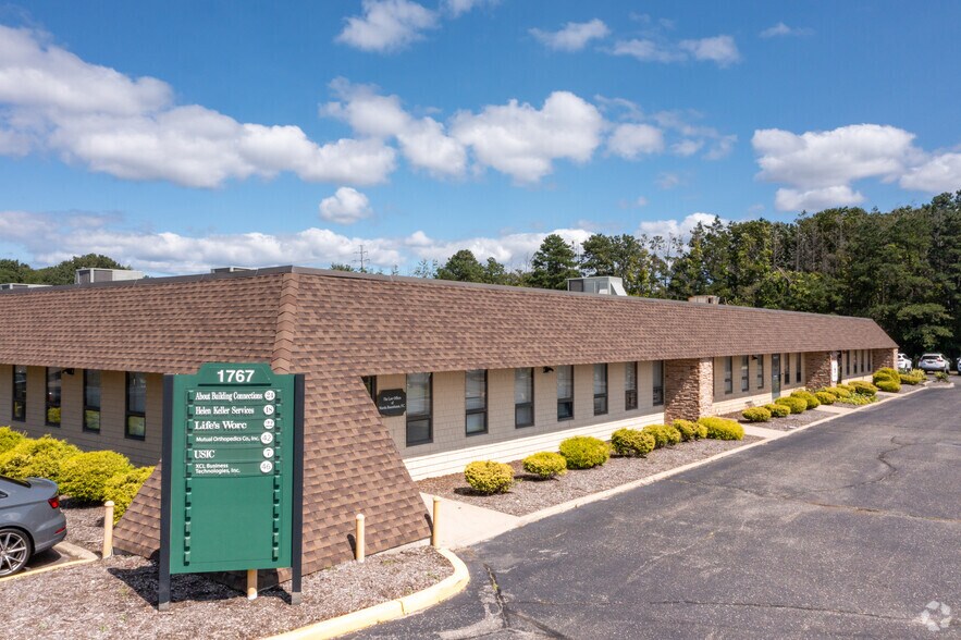 More Photos Of 1767 Veterans Memorial Hwy, Islandia Unknown For Lease