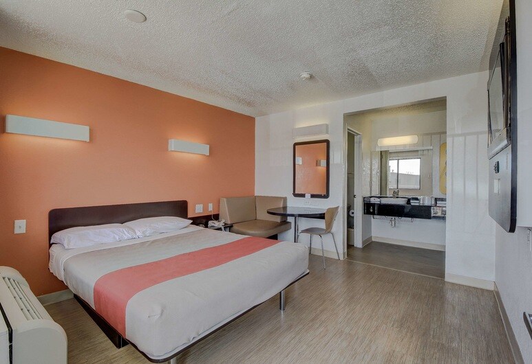 More Photos Of 5522 N Pan Am Expy, San Antonio Hotel For Sale