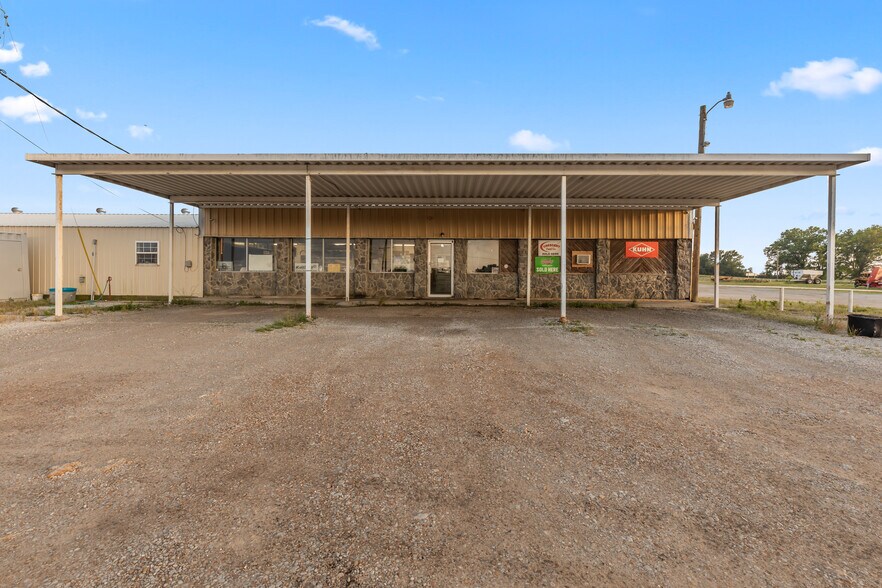 More Photos Of 60 US-54 Hwy, El Dorado Springs General Retail For Sale