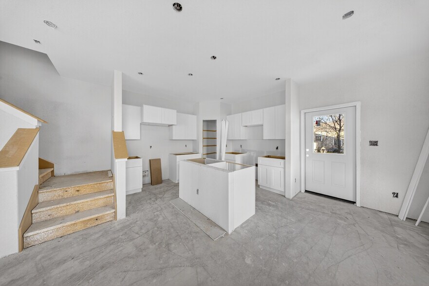 More Photos Of 525 Dakota St, San Antonio Multifamily For Sale