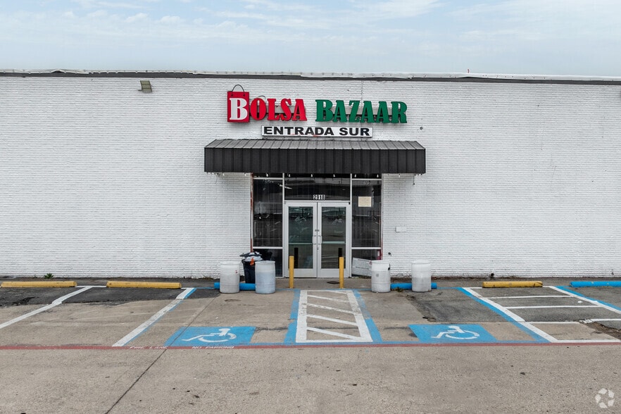 More Photos Of 2918 S Jupiter Rd, Garland Distribution For Lease