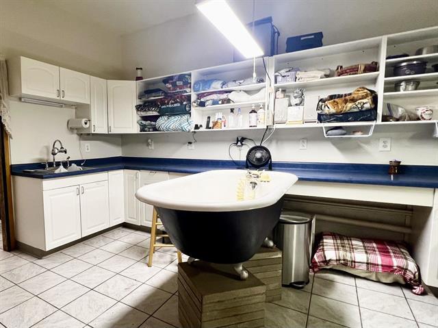 More Photos Of 525 S Fairfield Ave, Juneau General Retail For Sale