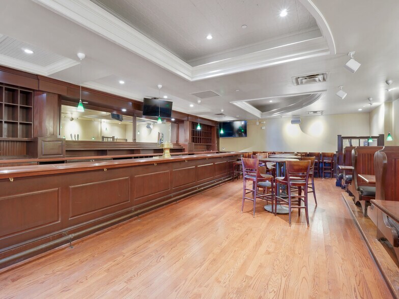 More Photos Of 1100 S Flower St, Los Angeles Office For Lease