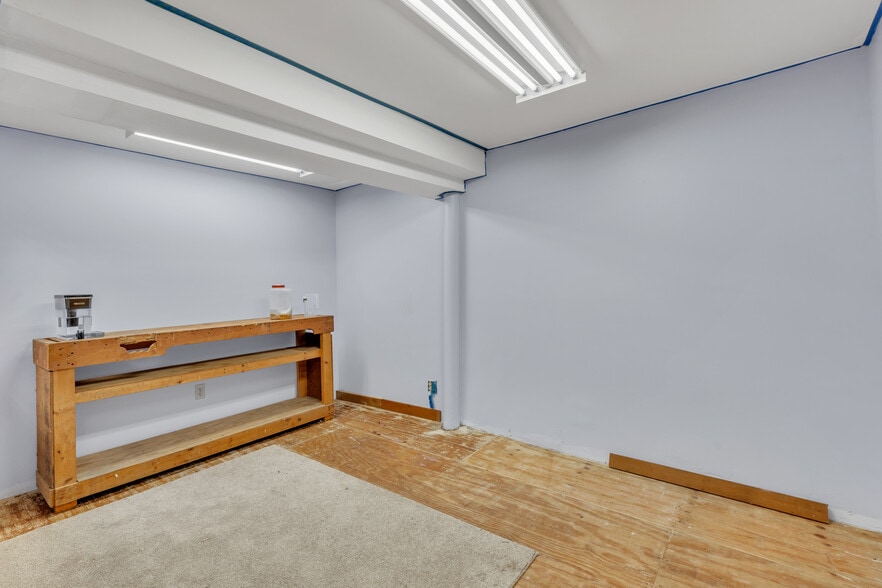 More Photos Of 203 Long Plain Rd, Whately Service For Sale