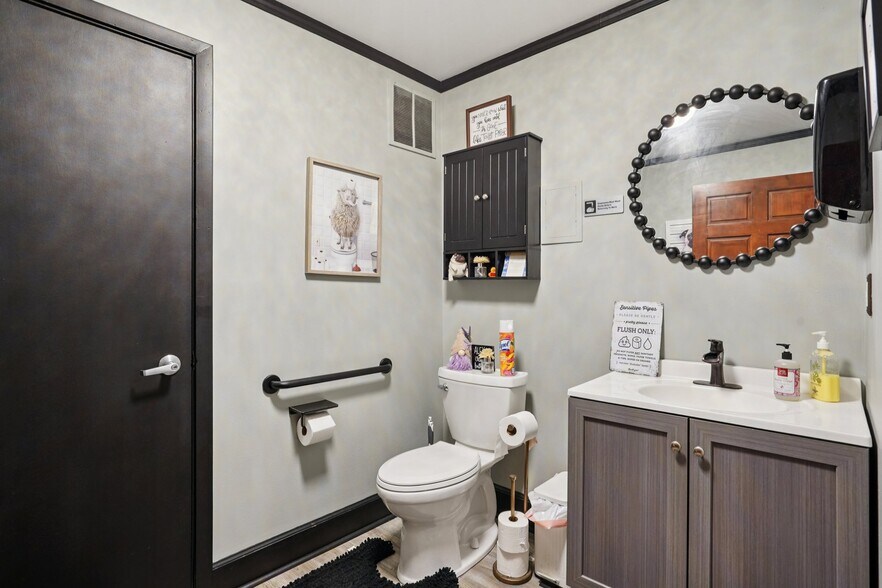 More Photos Of 122-124 N Main St, Jefferson Storefront Retail Residential For Sale