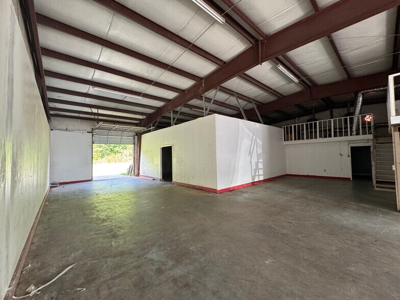 More Photos Of 1338 Summit Dr, Conyers Warehouse For Sale