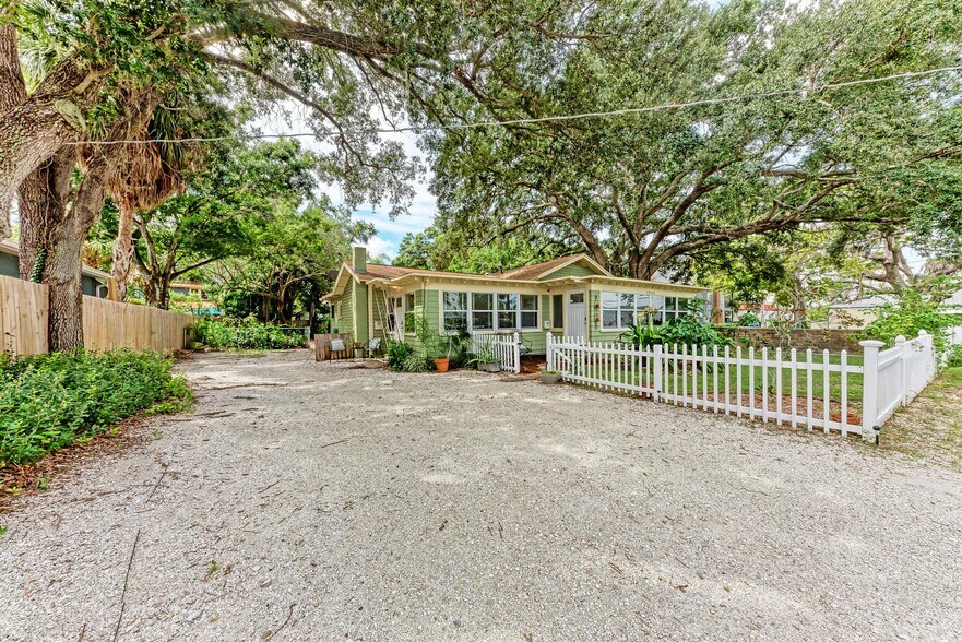 More Photos Of 1533 1st Avenue Dr W, Bradenton Multifamily For Sale