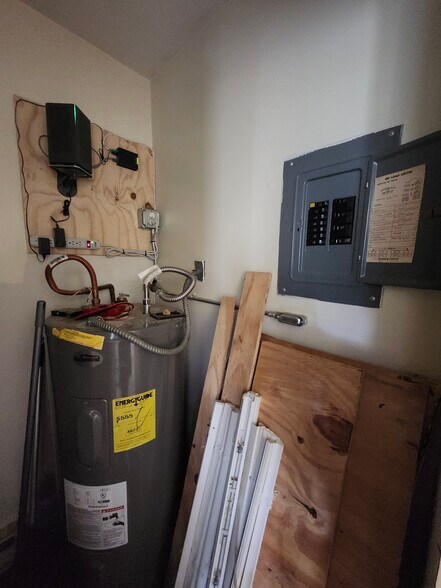 More Photos Of 204 3rd St SW, Rake Apartments For Sale