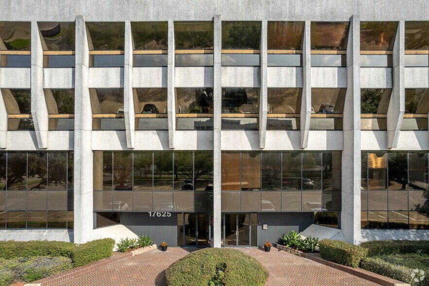 More Photos Of 17625 El Camino Real, Houston Unknown For Lease