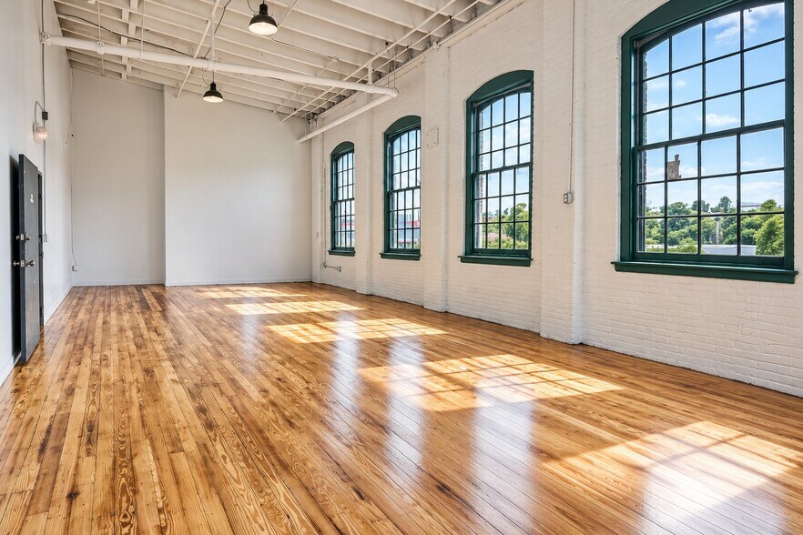 Primary Photo Of 45 Saw Mill River Rd, Yonkers Warehouse For Lease