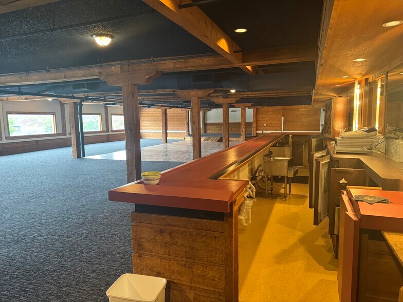 More Photos Of 712 Riverfront Dr, Sheboygan Office For Sale