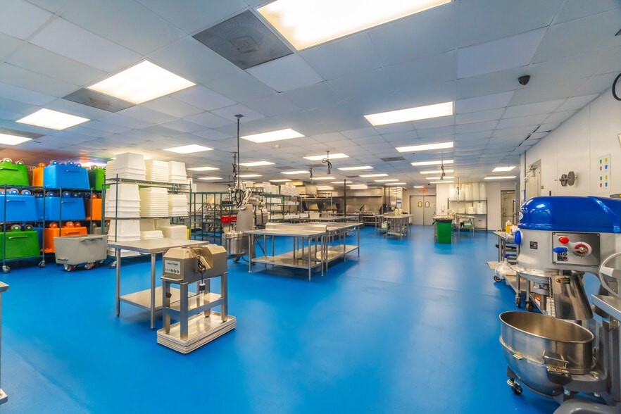 More Photos Of 1907 Gateway Blvd, Charlotte Warehouse For Sale