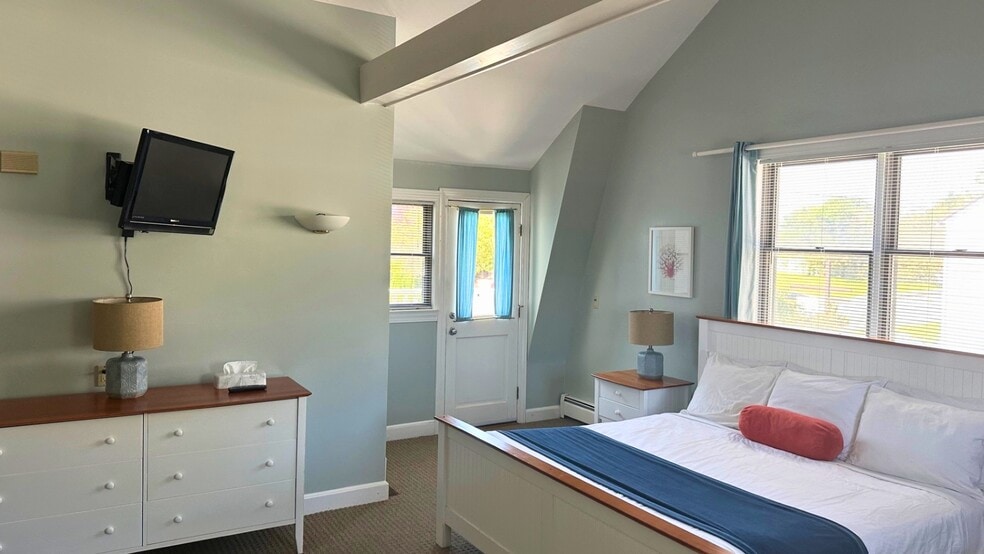 More Photos Of 20 Nubble Rd, York Beach Hotel For Sale