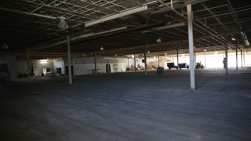 More Photos Of 845 Harrisburg Pike, Columbus Warehouse For Lease