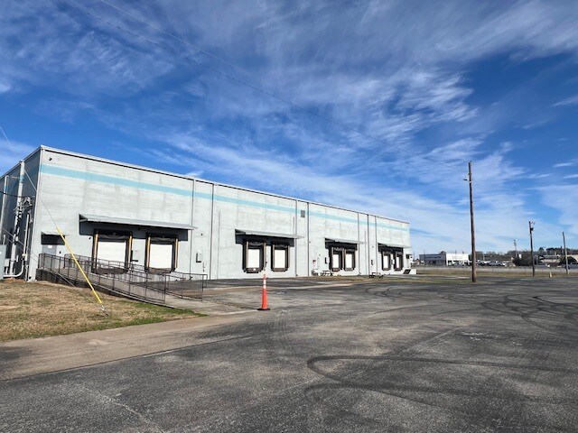 More Photos Of 2220 Polymer Dr, Chattanooga Warehouse For Lease