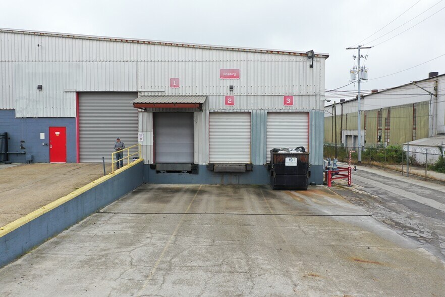 More Photos Of 202 W Springdale Ave, Knoxville Warehouse For Lease