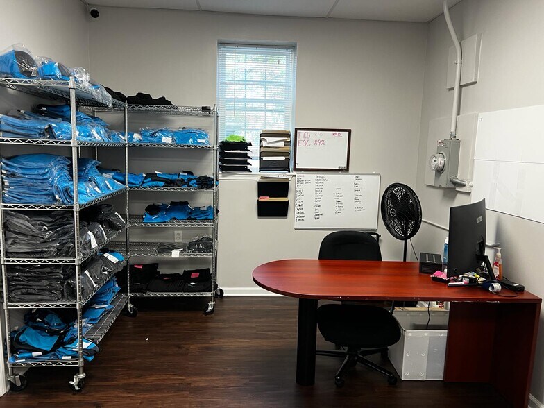 More Photos Of 2712 Sparrows Point Rd, Baltimore Light Manufacturing For Sale