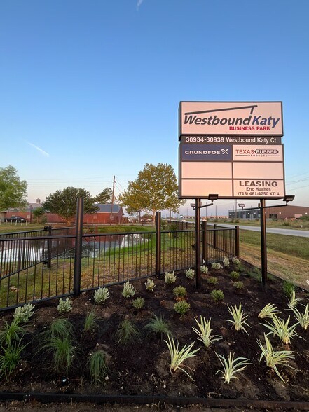More Photos Of 30934 Westbound Katy, Brookshire Unknown For Lease