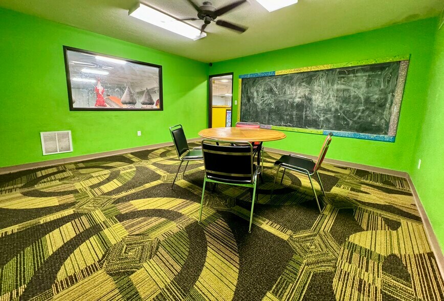 More Photos Of 2509 S 1st St, Terre Haute Showroom For Sale