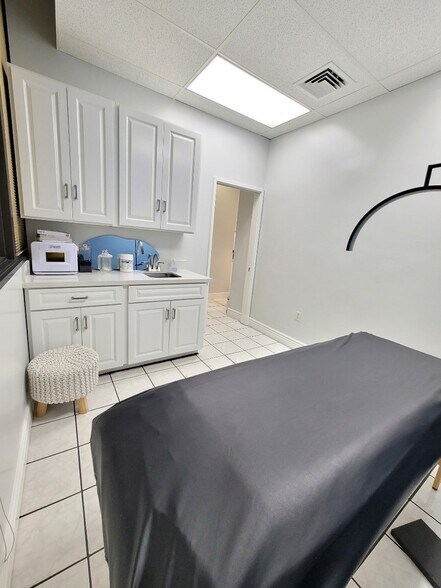 More Photos Of 99-128 Aiea Heights Dr, Aiea Medical For Sale