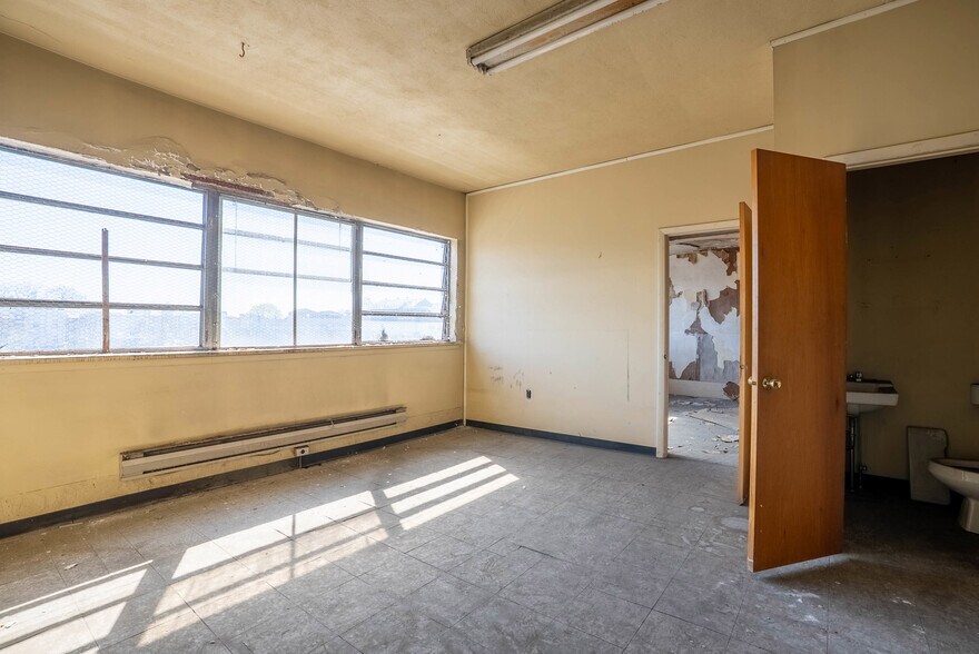 More Photos Of 14-18 N 52nd St, Philadelphia Storefront Retail Office For Sale