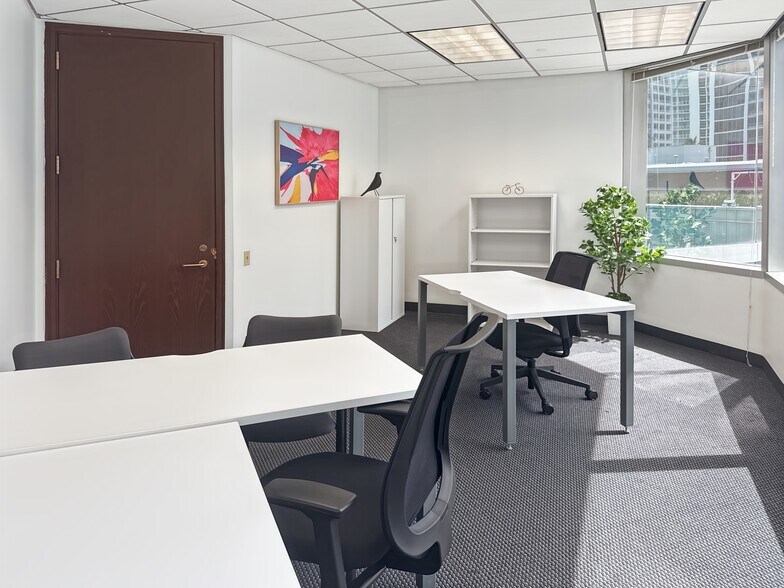 More Photos Of 1221 Brickell Ave, Miami Coworking Space