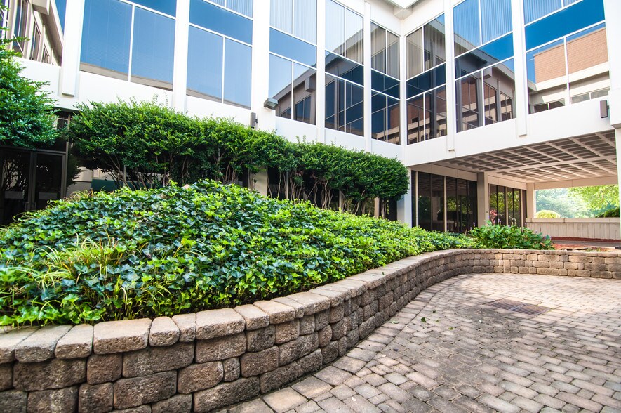 More Photos Of 244 Perimeter Center Pky NE, Atlanta Office For Lease