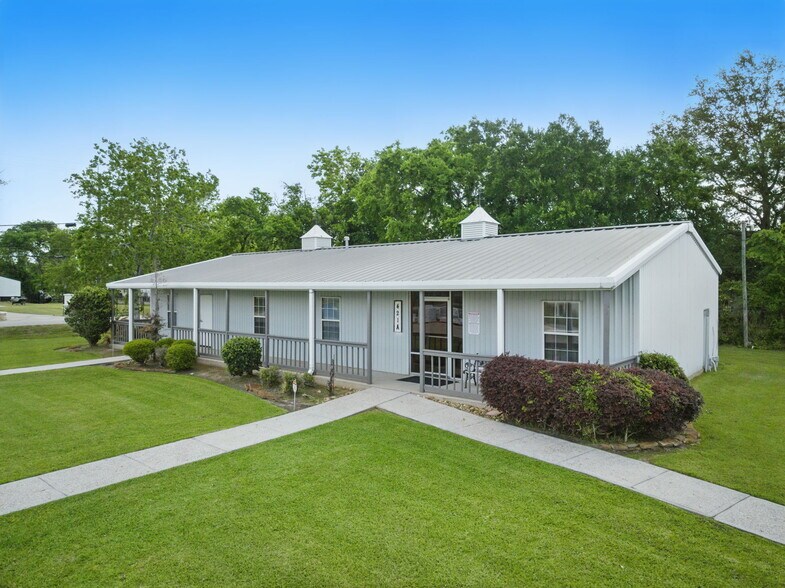 More Photos Of 421 Jones Rd, Highlands Warehouse For Lease