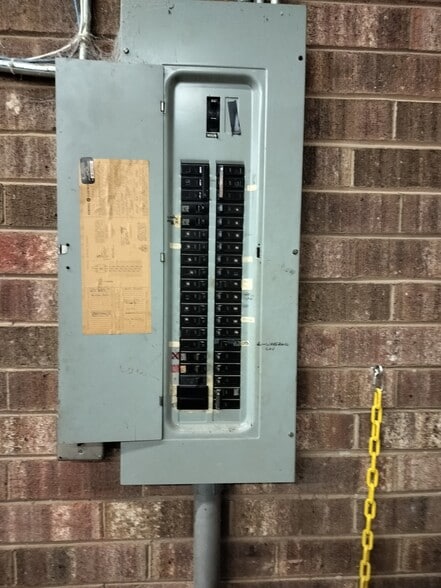 More Photos Of 1653 1st Ave SW, Hickory Warehouse For Lease