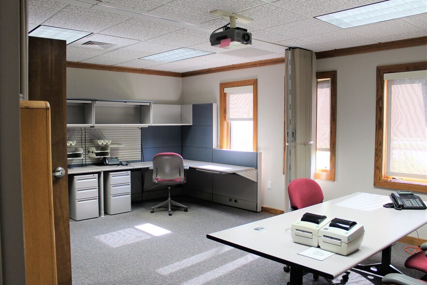 More Photos Of 304 S 20th St, Rogers Office For Sale