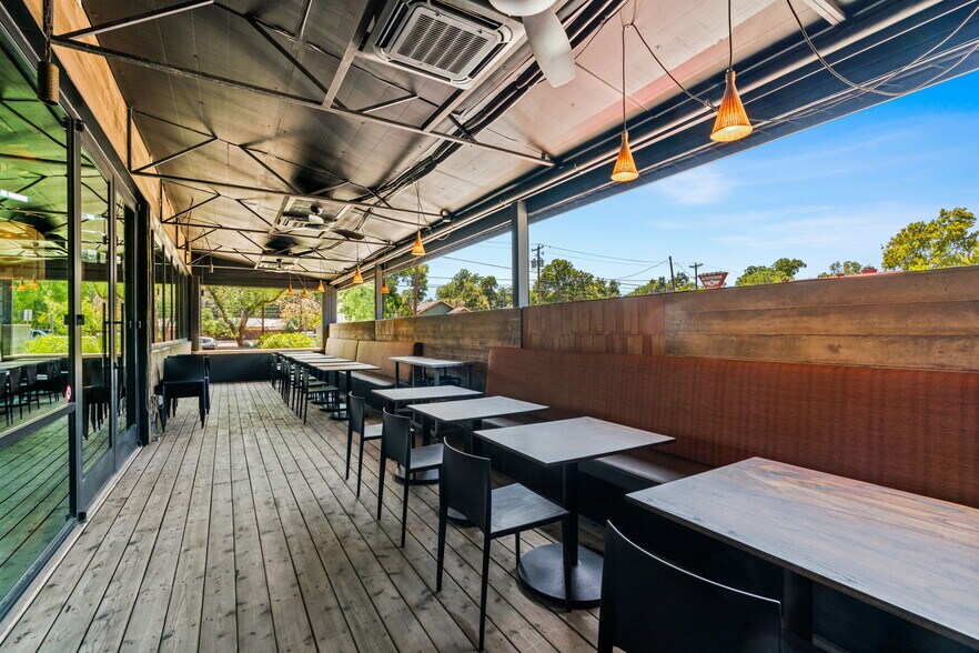 More Photos Of 2708 E Cesar Chavez St, Austin Restaurant For Sale