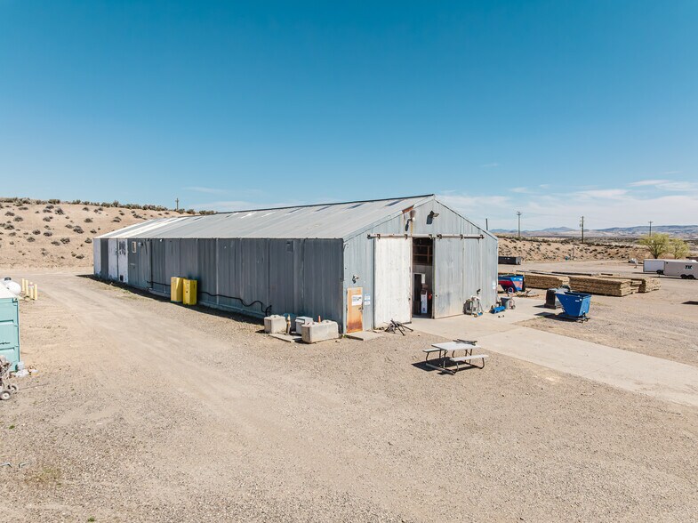 More Photos Of 824 Poplar St, Carlin Industrial For Sale