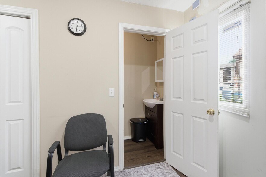 More Photos Of 1631 Jackson Ln, Middletown Multifamily For Sale